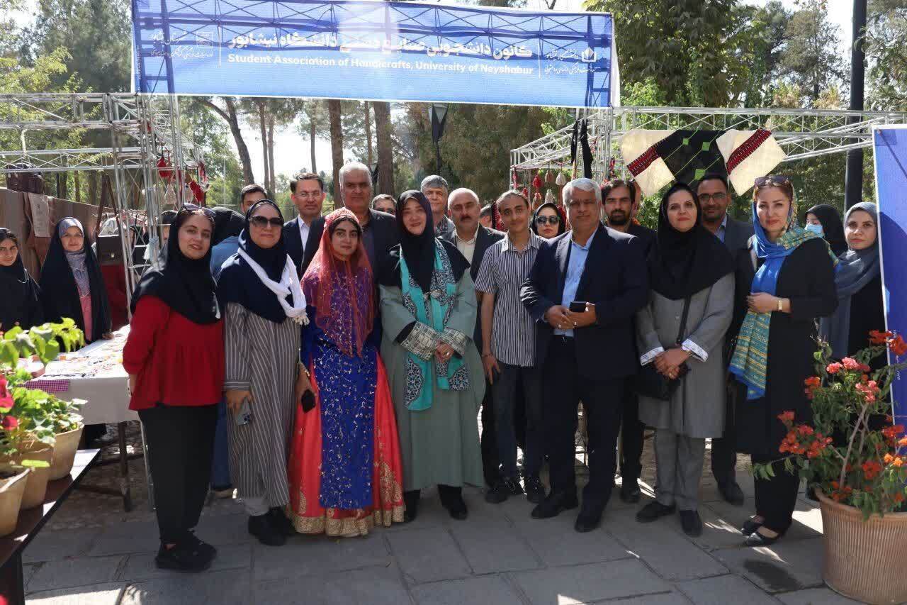 بازدید دکتر مریم جلالی، معاون وزیر میراث فرهنگی از نمایشگاه صنایع دستی دانشجویان دانشگاه نیشابور